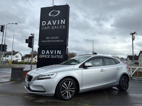 Volvo V40 Hatchback, Diesel, 2018, Grey