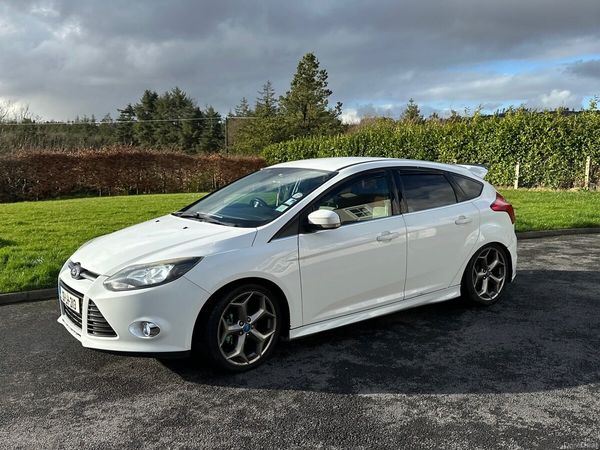 Ford Focus Hatchback, Diesel, 2013, White