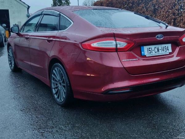 Ford Mondeo Hatchback, Diesel, 2015, Red