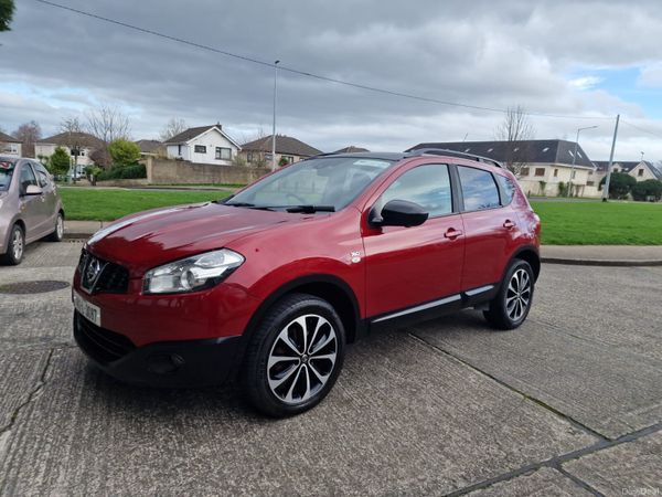 Nissan Qashqai Hatchback, Diesel, 2014, Red
