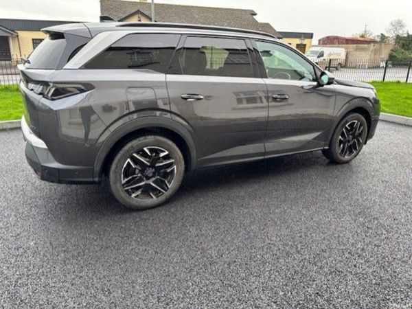 Peugeot 5008 MPV, Petrol, 2025, Grey