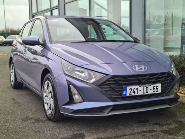 Hyundai i20 Hatchback, Petrol, 2024, Blue