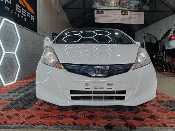 Honda Fit Hatchback, Petrol Hybrid, 2014, White