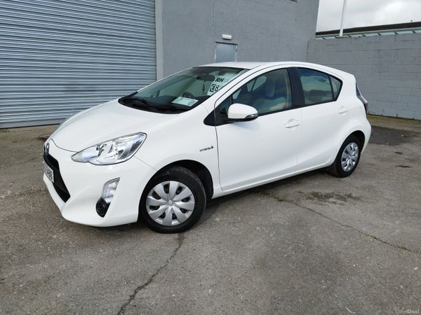 Toyota Aqua Hatchback, Petrol Hybrid, 2016, White