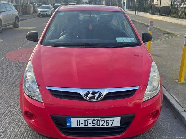 Hyundai i20 Hatchback, Petrol, 2011, Red