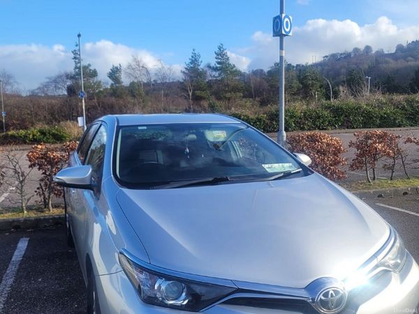 Toyota Auris Hatchback, Diesel, 2015, Silver