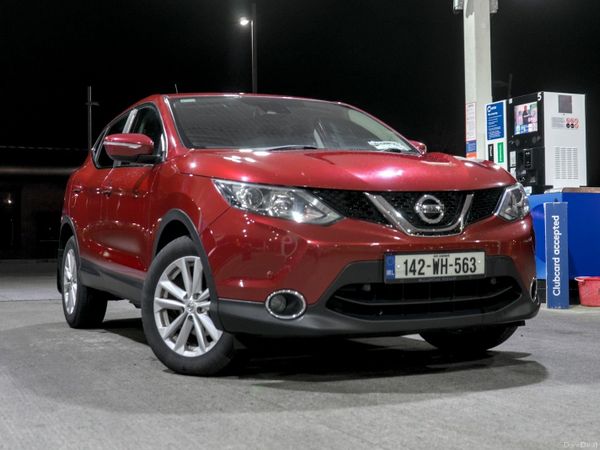 Nissan Qashqai Hatchback, Diesel, 2014, Red