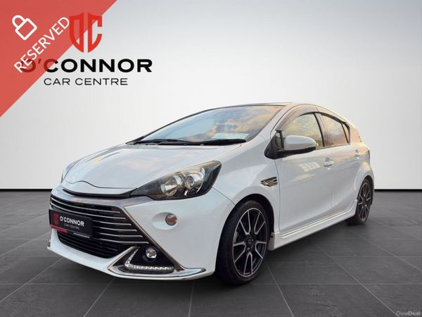 Toyota Aqua Hatchback, Petrol Hybrid, 2017, White