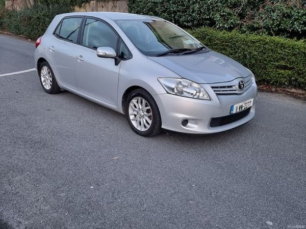 Toyota Auris Hatchback, Diesel, 2011, Silver