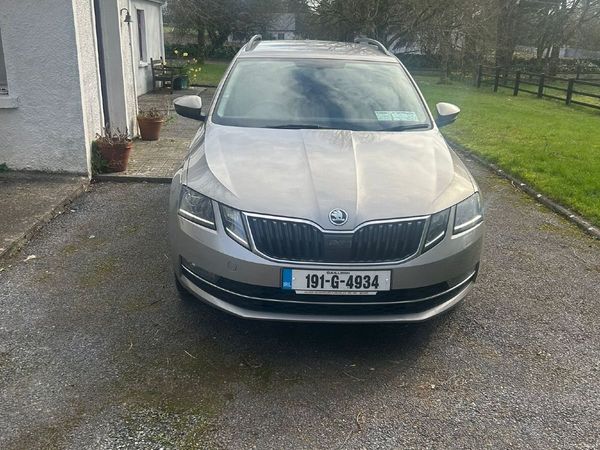 Skoda Octavia Estate, Diesel, 2019, Beige