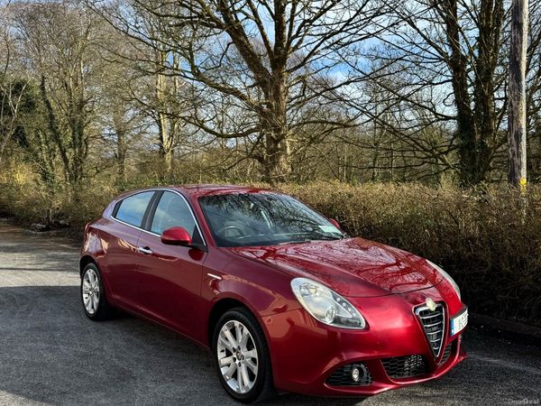 Alfa Romeo Giulietta Hatchback, Diesel, 2011, Red