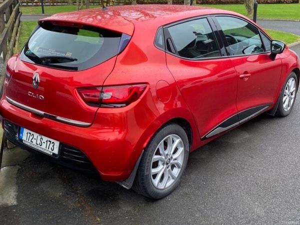 Renault Clio Hatchback, Petrol, 2017, Red