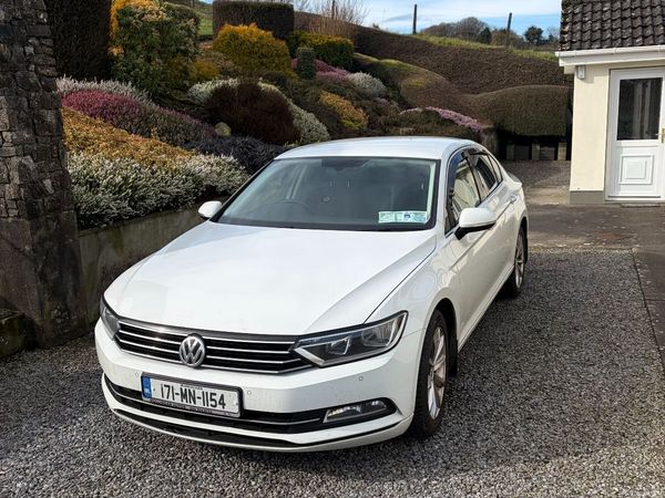 Volkswagen Passat Saloon, Diesel, 2017, White
