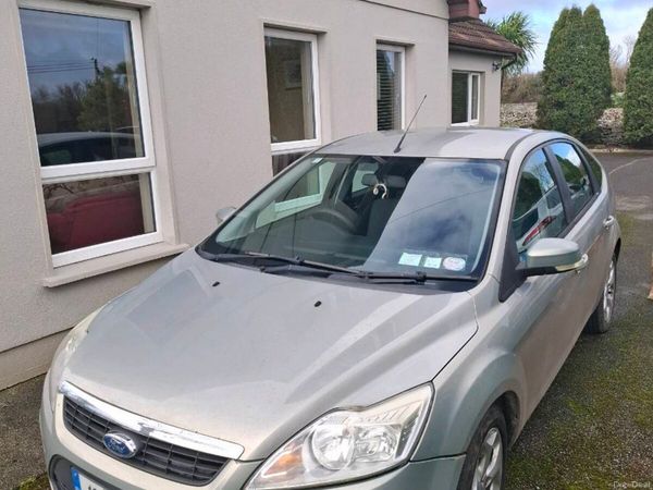 Ford Focus Hatchback, Diesel, 2010, Gold
