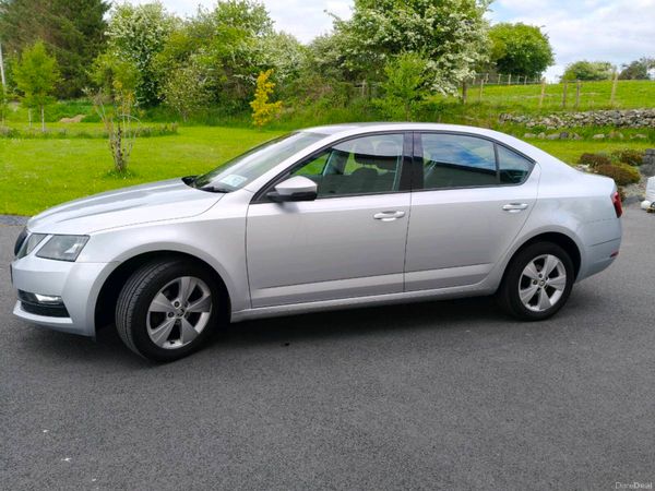Skoda Octavia Saloon, Diesel, 2019, Grey