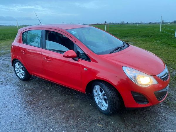 Vauxhall Corsa Hatchback, Diesel, 2013, Red