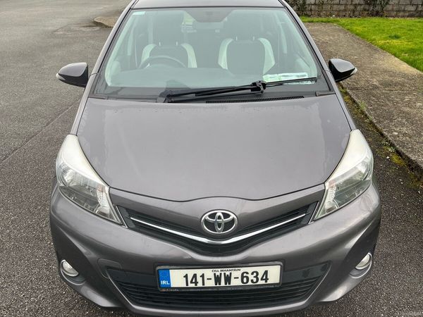 Toyota Yaris Hatchback, Petrol, 2014, Grey