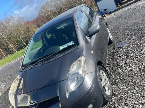 Toyota Yaris Hatchback, Petrol, 2010, Grey
