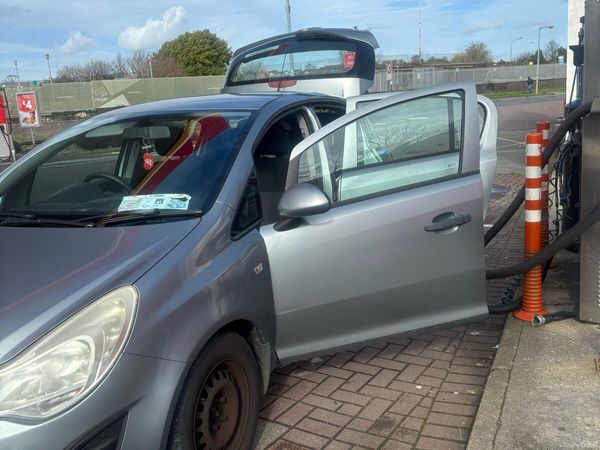 Opel Corsa Hatchback, Petrol, 2011, Silver