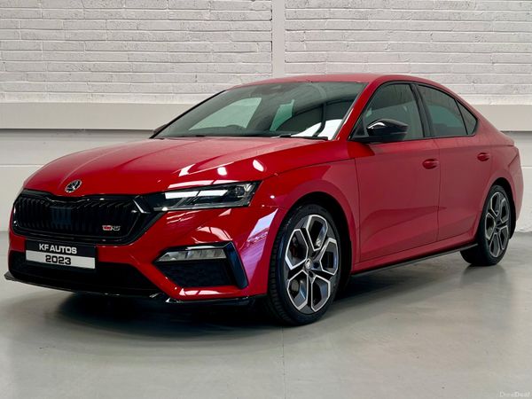Skoda Octavia Saloon, Diesel, 2023, Red