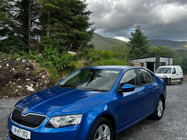 Skoda Octavia Saloon, Petrol, 2014, Blue