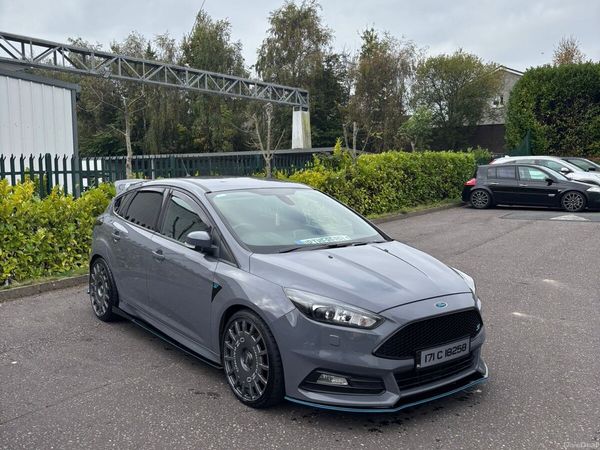 Ford Focus Hatchback, Diesel, 2017, Grey