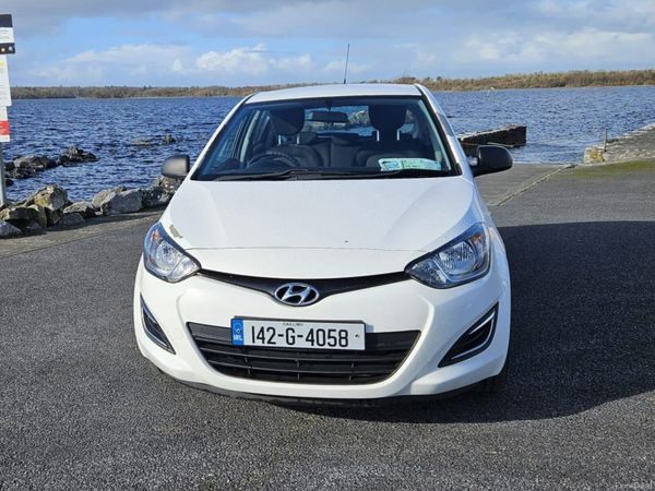 Hyundai i20 Hatchback, Petrol, 2014, White