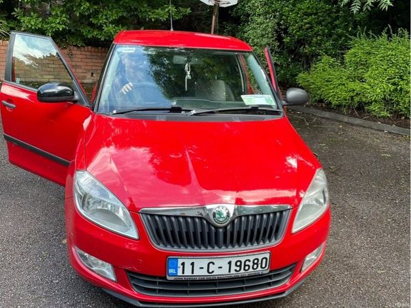 Skoda Fabia Hatchback, Petrol, 2011, Red