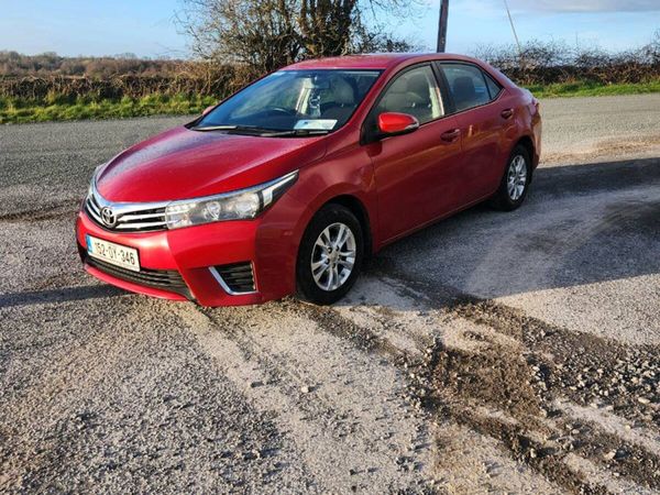 Toyota Corolla Saloon, Diesel, 2015, Red