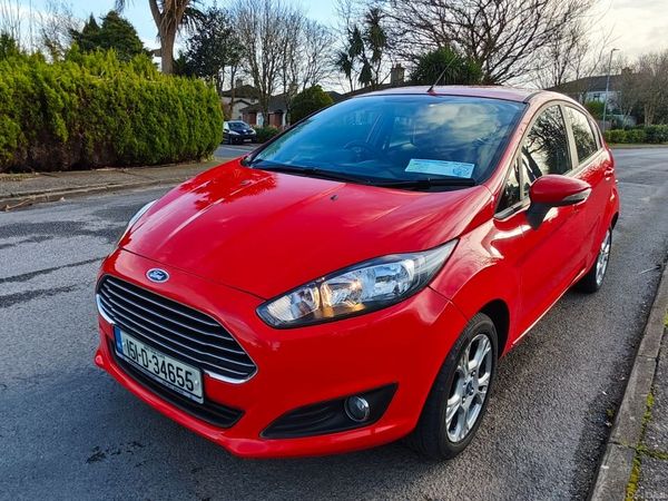 Ford Fiesta Hatchback, Petrol, 2015, Red