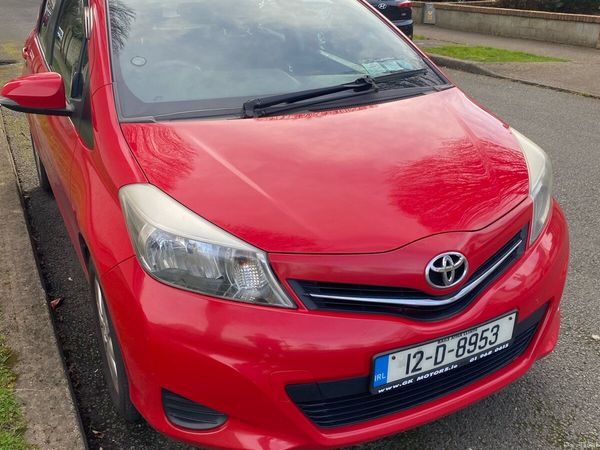Toyota Yaris Hatchback, Petrol, 2012, Red