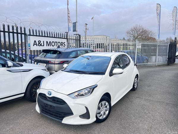 Toyota Yaris Hatchback, Petrol Hybrid, 2020, White