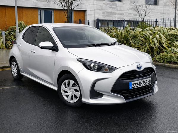 Toyota Yaris Hatchback, Petrol Hybrid, 2022, Silver