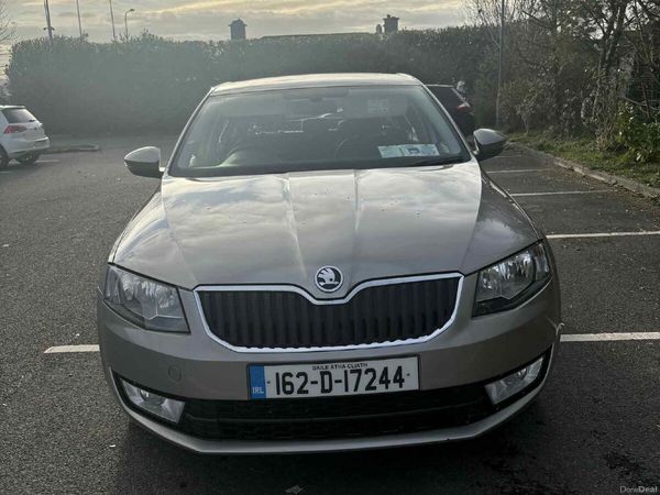 Toyota Yaris Hatchback, Petrol, 2016, Black