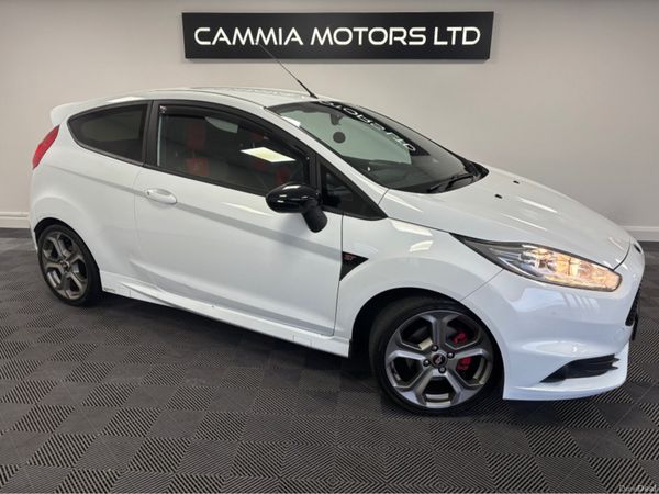 Ford Focus Hatchback, Petrol, 2013, White