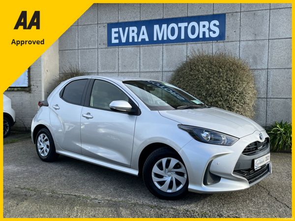 Toyota Yaris Hatchback, Petrol Hybrid, 2021, Silver