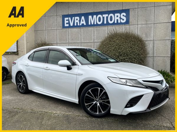 Toyota Camry Saloon, Petrol Hybrid, 2019, White
