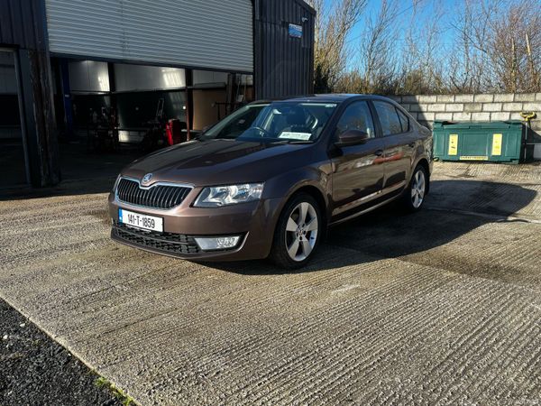Skoda Octavia Saloon, Diesel, 2014, Brown