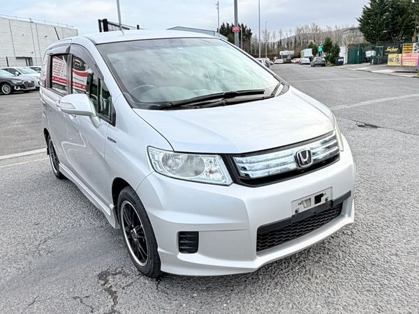 Honda Freed MPV, Petrol Hybrid, 2013, Silver