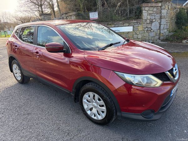 Nissan Qashqai Hatchback, Diesel, 2015, Red
