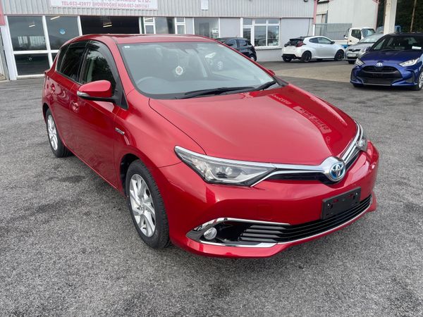 Toyota Auris Hatchback, Petrol Hybrid, 2017, Red