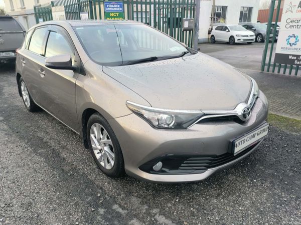 Toyota Auris Hatchback, Diesel, 2016, Bronze