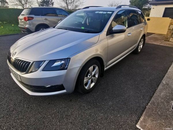 Skoda Octavia Estate, Petrol, 2018, Grey