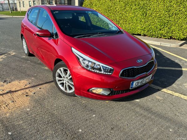 Kia Ceed Hatchback, Diesel, 2013, Red