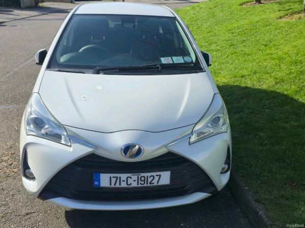 Toyota Vitz Hatchback, Petrol Hybrid, 2017, White