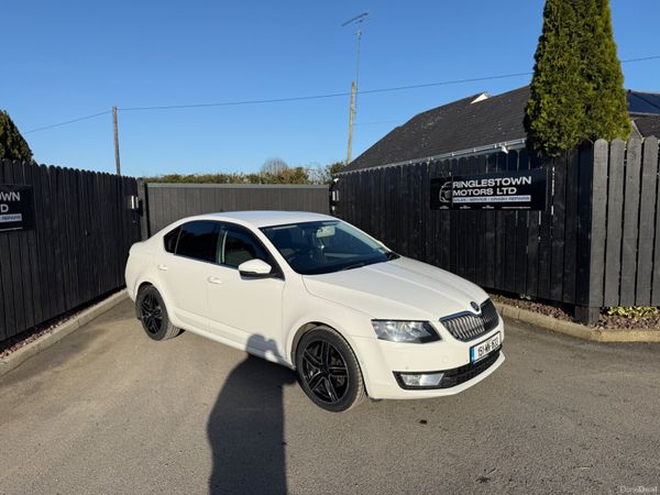 Skoda Octavia Hatchback, Diesel, 2015, White