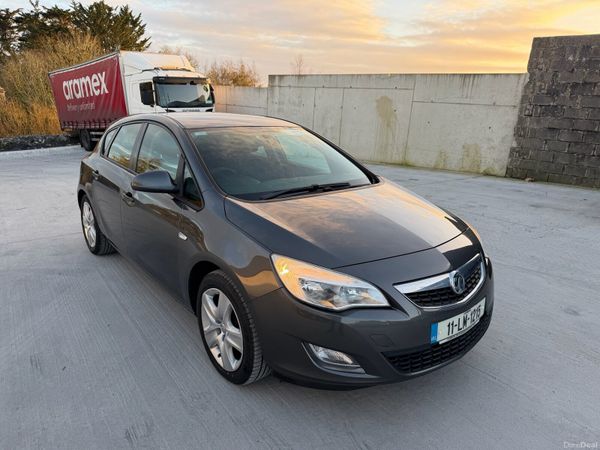 Vauxhall Astra Hatchback, Diesel, 2011, Grey