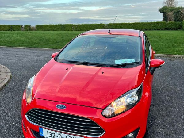 Ford Fiesta Hatchback, Petrol, 2013, Red