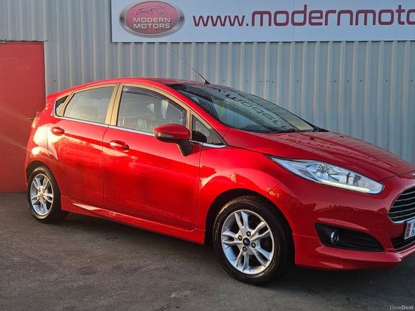 Ford Fiesta Hatchback, Petrol, 2015, Red