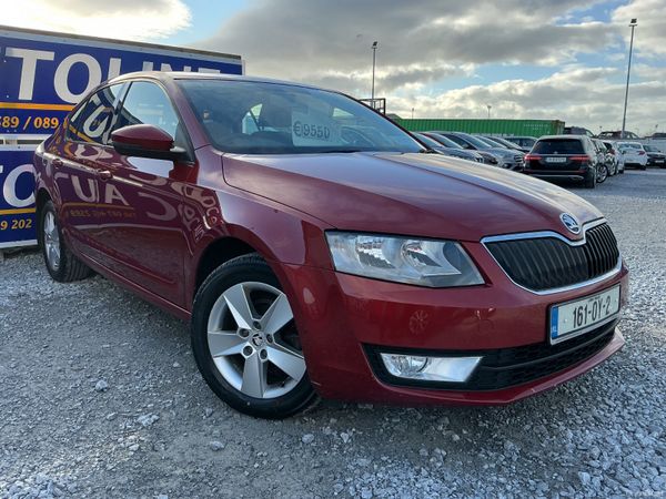 Skoda Octavia Saloon, Diesel, 2016, Red